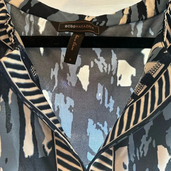 BCBGMaxAzaria Blue Print‎ Dress. Size S. - Picture 3 of 9